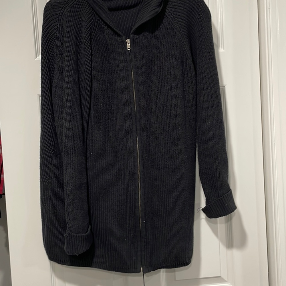 Zip up black sweater w hood